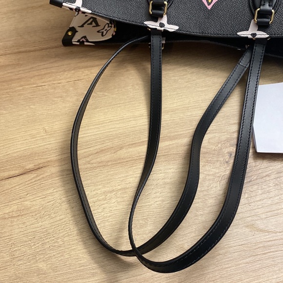 Louis Vuitton OnTheGo Wild At Heart GM Bag - Picture 14 of 16